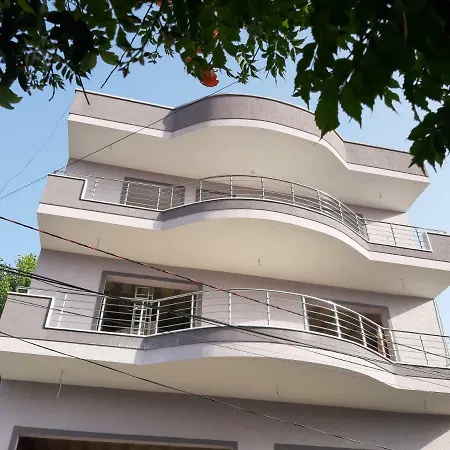 Pura Guest house *